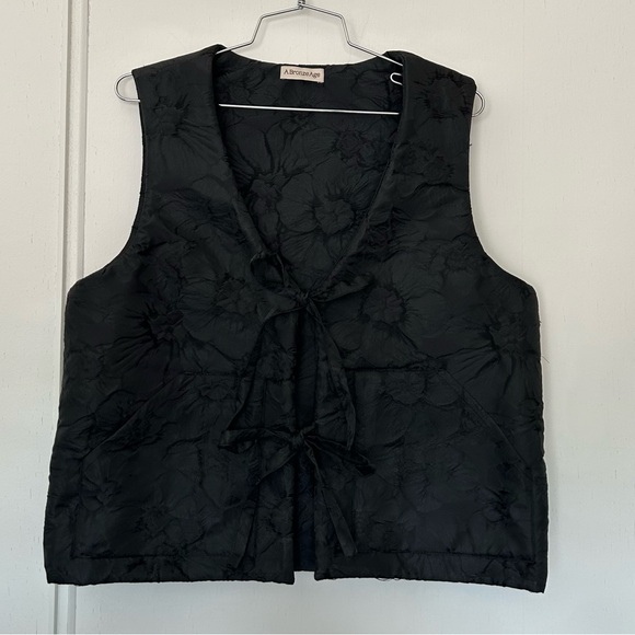 A Bronze Age Dylan Vest - Picture 2 of 9